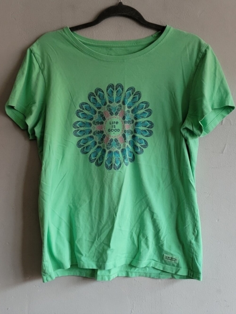 Women's size large Life Is Good green cotton Crusher tee t-shirt w/flip-flops